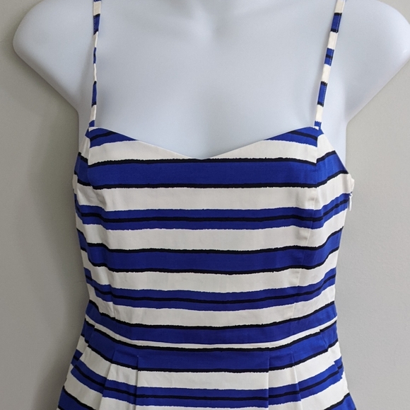 Gap Fit & Flare Dress - Picture 2 of 8